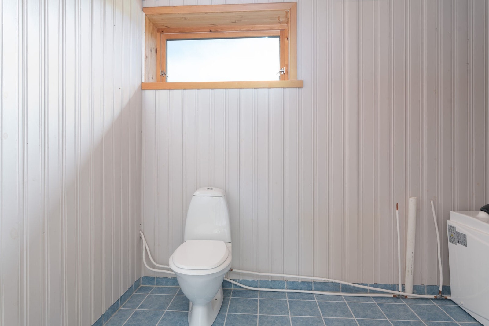 Badet har wc og badekar Galleribilde