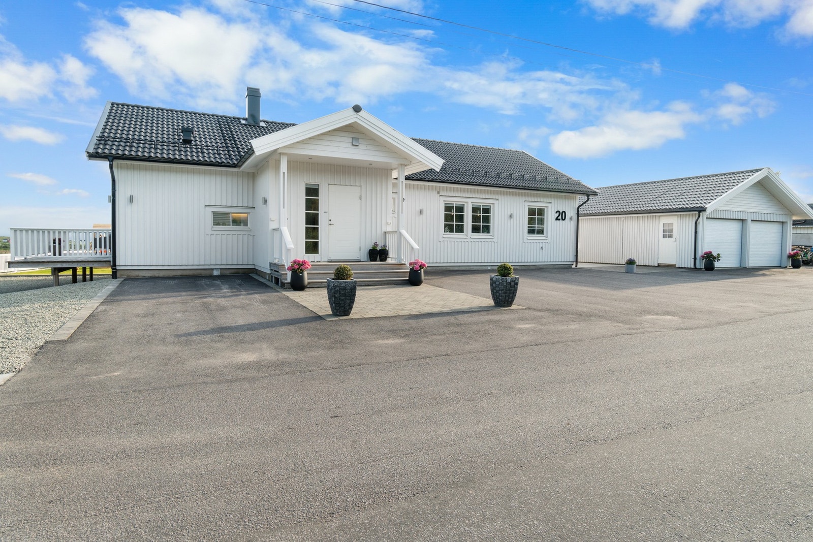 Velkommen til Kirkegårdsveien 20 - en strøken enebolig med alt på ett plan! Galleribilde