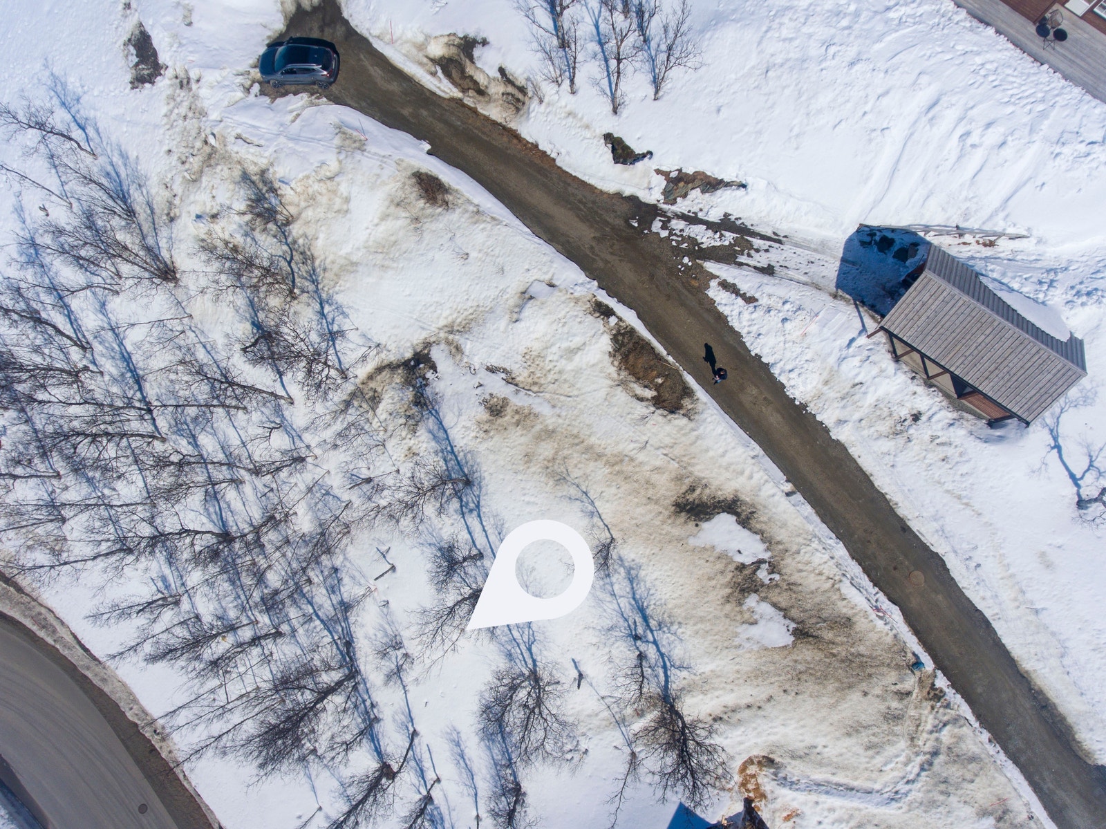 Fortsatt snødekket tomt ved fotografering 22. mai Galleribilde
