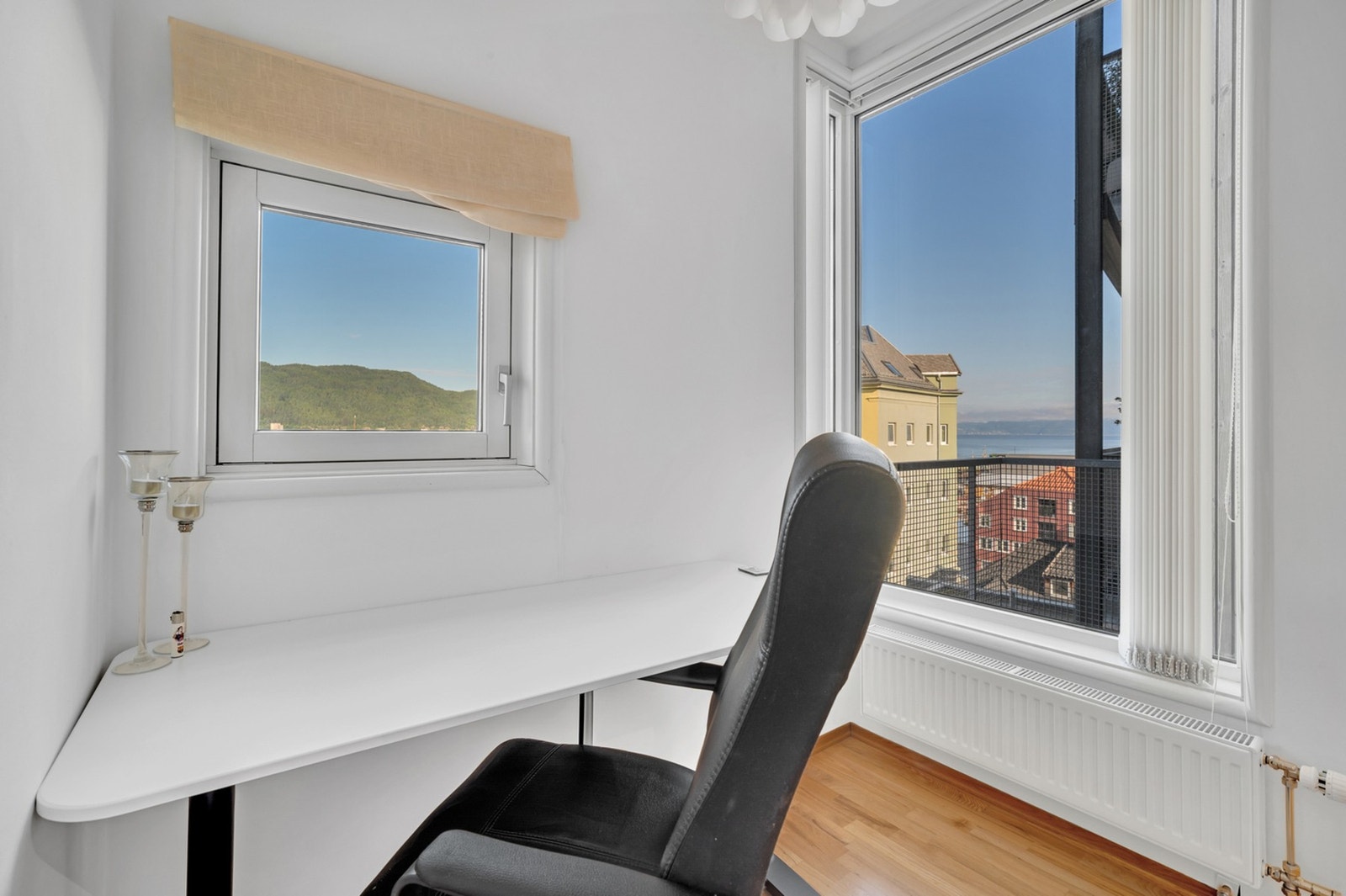 Leiligheten byr på en flott utsikt i flere himmelretninger! Galleribilde