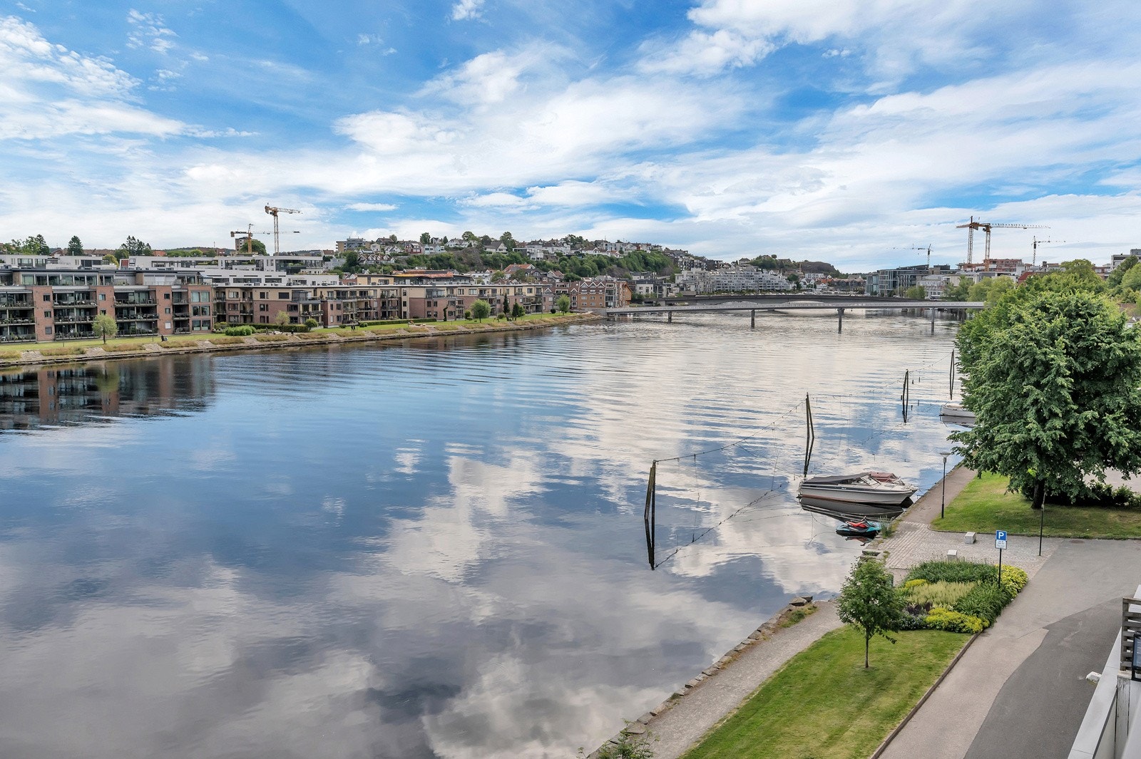 Turer langs elvepromenaden er lett tilgjengelig. Galleribilde
