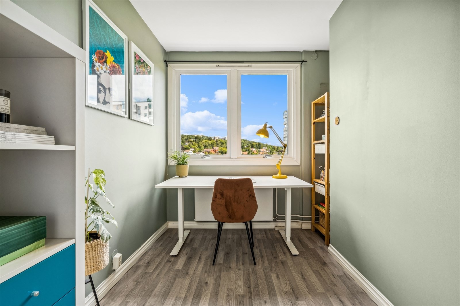 Soverom III | I likhet med de andre soverommene, er soverom III malt i delikate trendy farger. Rommet kan fint brukes som et barnerom/hjemmekontor-løsning. Galleribilde