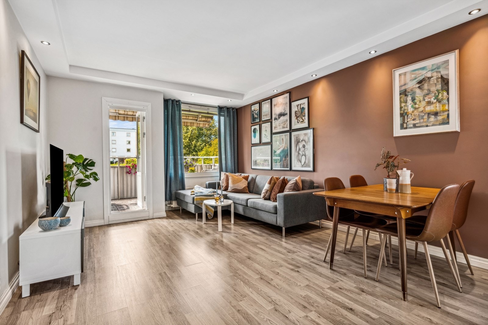 Stuen er boligens naturlige samlingspunkt, og den knytter boligens rom sammen. Galleribilde