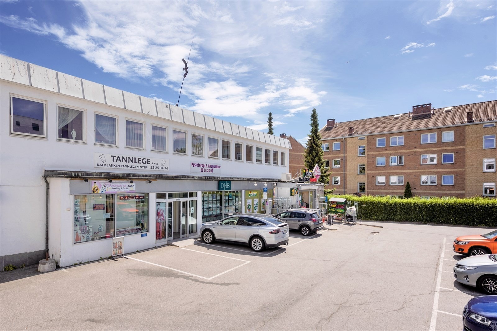 På Kalbakken senter finner du tannlege, legekontor, søndagsåpen Joker og DNB Eiendom. Galleribilde
