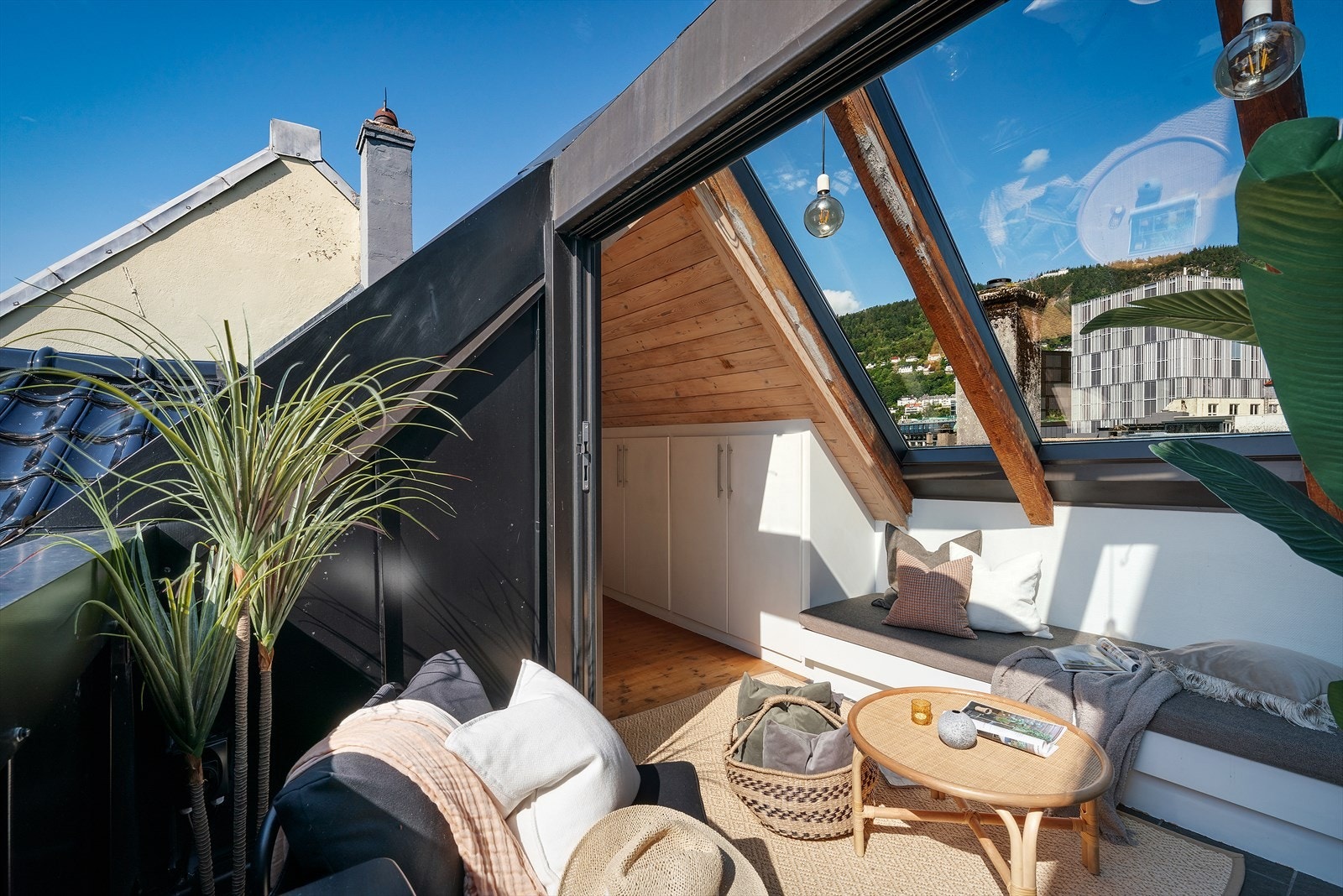 - Ønsker du deg en privat takterrasse i en av Bergens mest ettertraktede gatetun? - Galleribilde