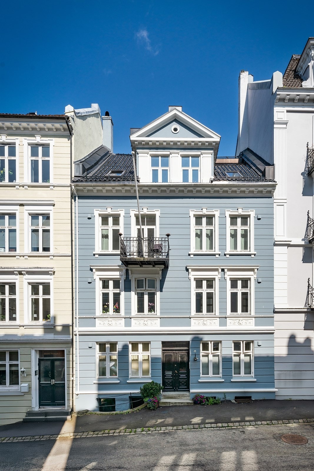 - Fra boligen er det kun 2 min å gå til Bunnpris Nygårdsgaten og 2 minutter til bybanestopp! - Galleribilde