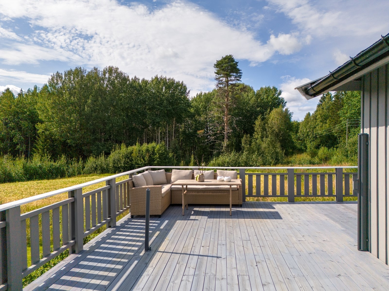 Stor og fin terrasse. Galleribilde