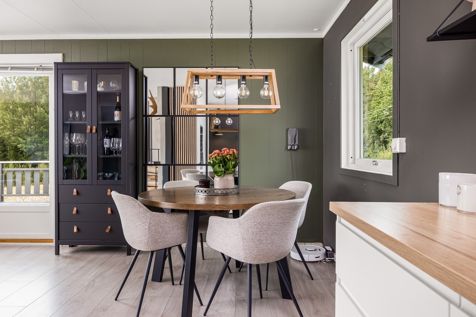 Spisestue. Galleribilde