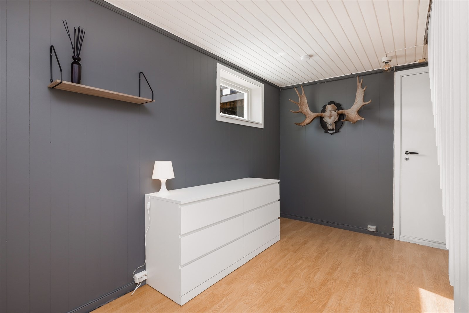 Gang i kjeller. Galleribilde