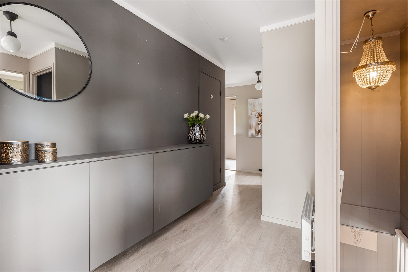 Adkomst til kjellertrapp fra gangen. Galleribilde