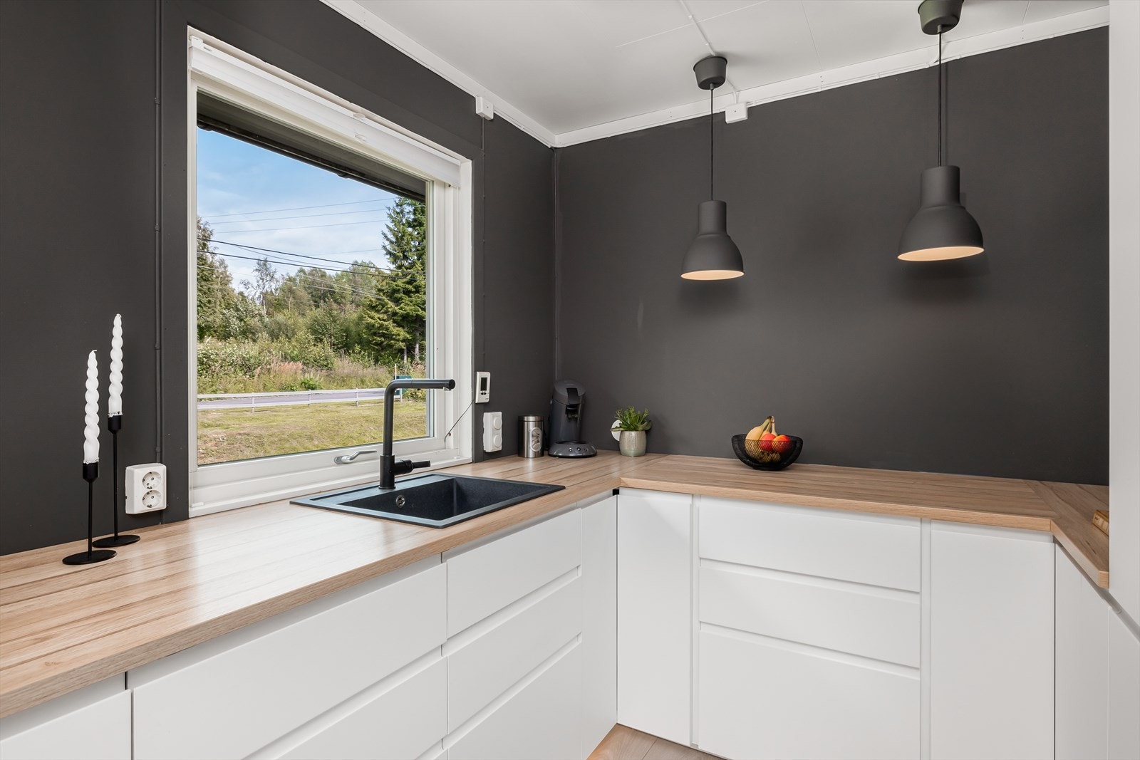 God skap- og benkeplass. Galleribilde