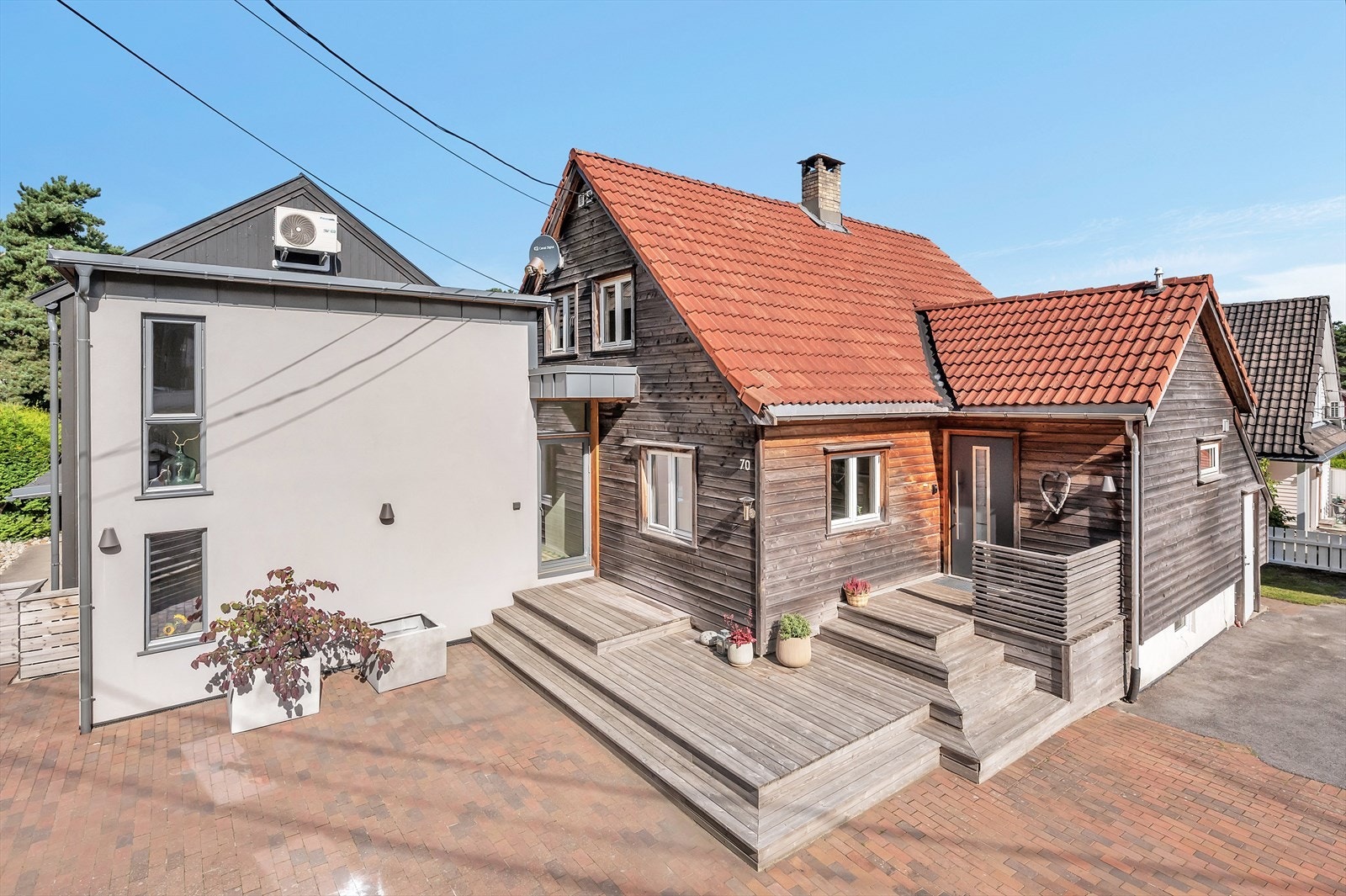 Kledning på eldre del er Sibirsk lerk (vedlikeholdsfritt) Galleribilde