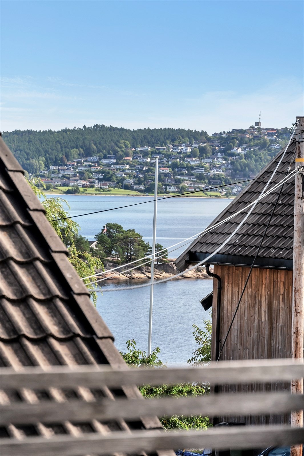 Naturelskere vil finne glede i de vakre omgivelsene. Jegersberg byr på flotte turmuligheter med en opplyst løype, og Eidsbukta har en felles badebrygge som gir gode bademuligheter Galleribilde