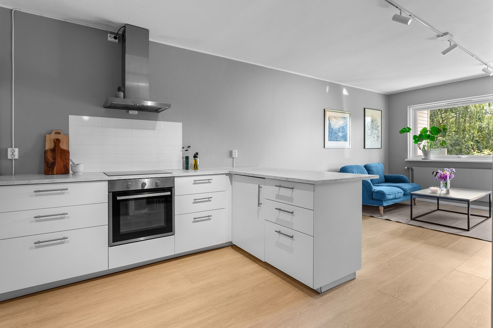 Dette er et moderne og tidsriktig kjøkken fra 2022. Kjøkkenet er levert fra IKEA. Galleribilde