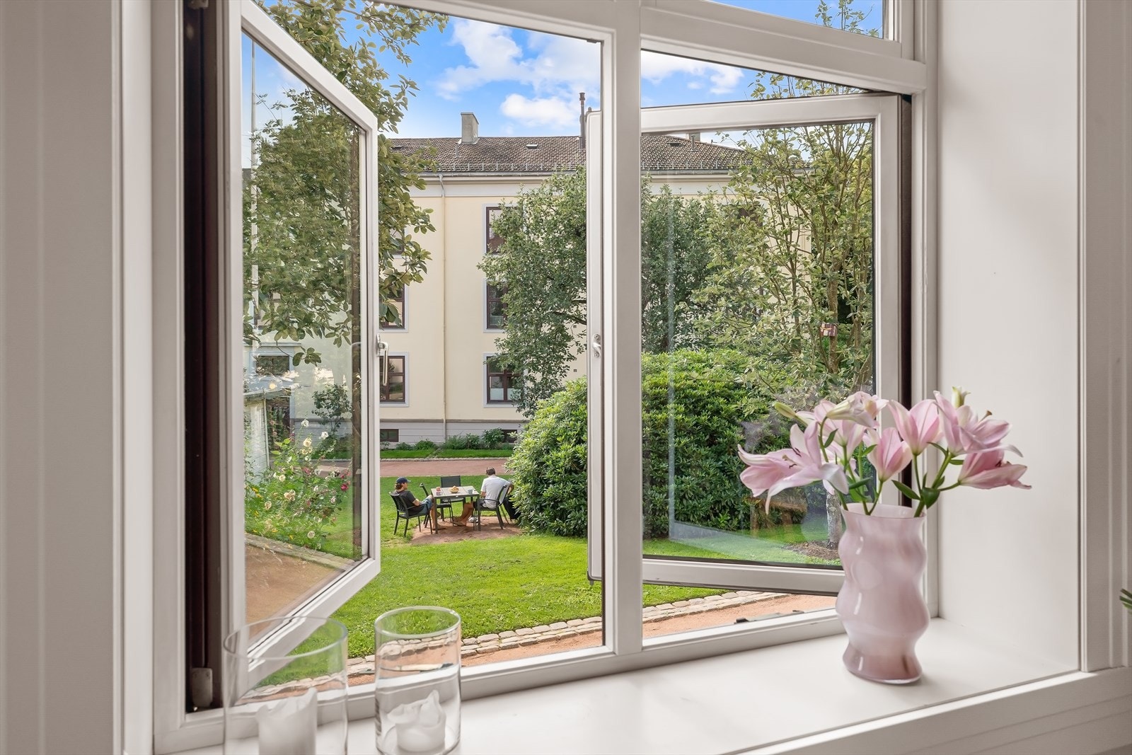 Utsikt til fantastisk bakgård, designet av Snøhetta Galleribilde