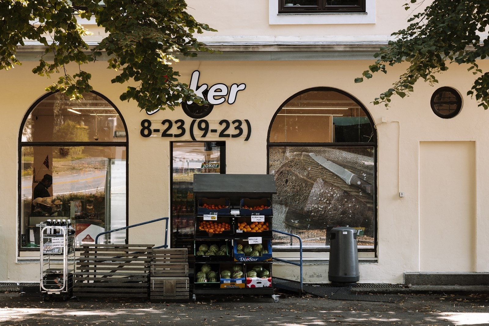 Umiddelbar nærhet til søndagsåpen Joker Galleribilde