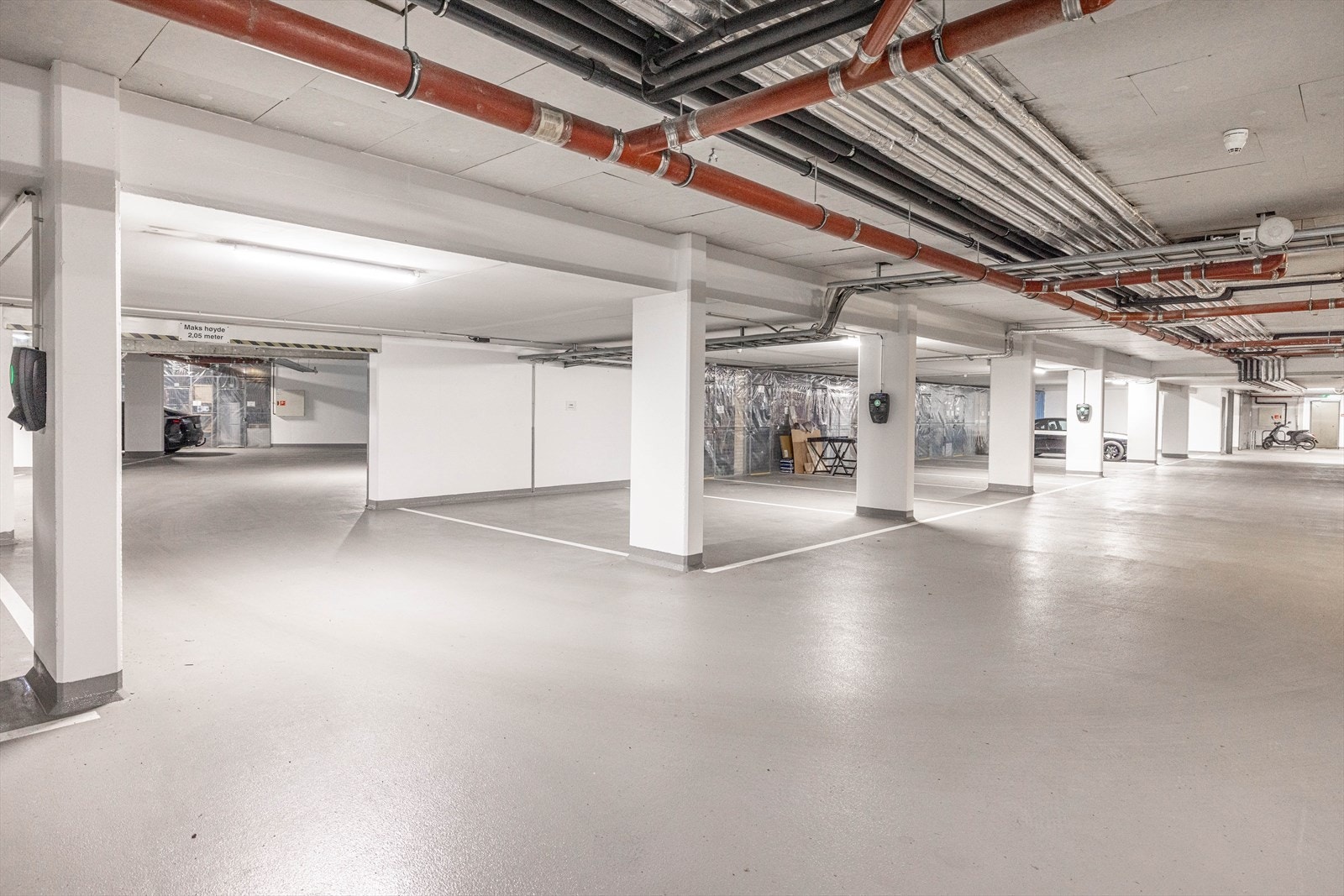 Garasjeplass nr. 71 i felles garasjeanlegg medfølger Galleribilde
