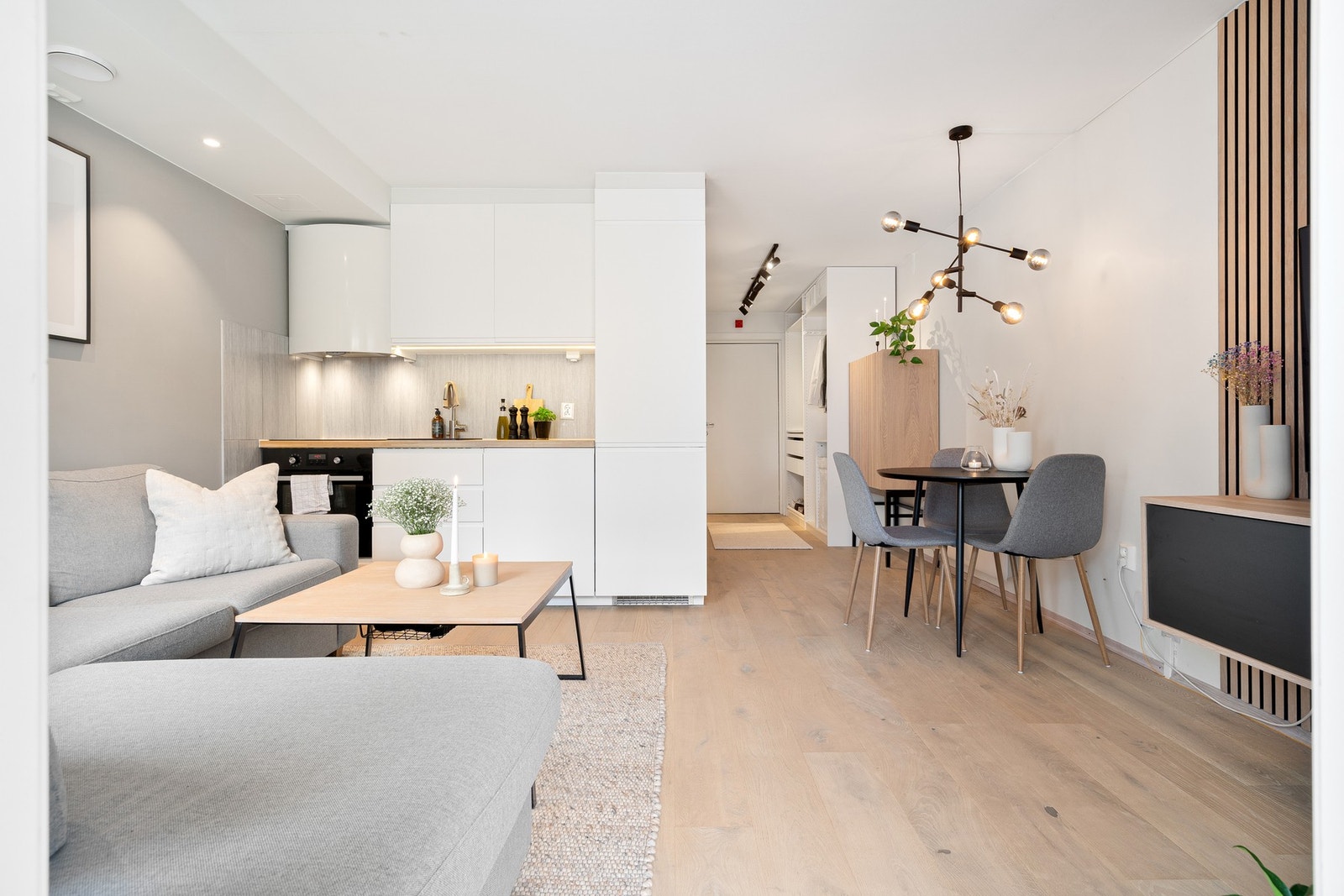 En moderne og påkostet 2-roms i et veletablert og oppgradert borettslag på sentrale Buran. Galleribilde