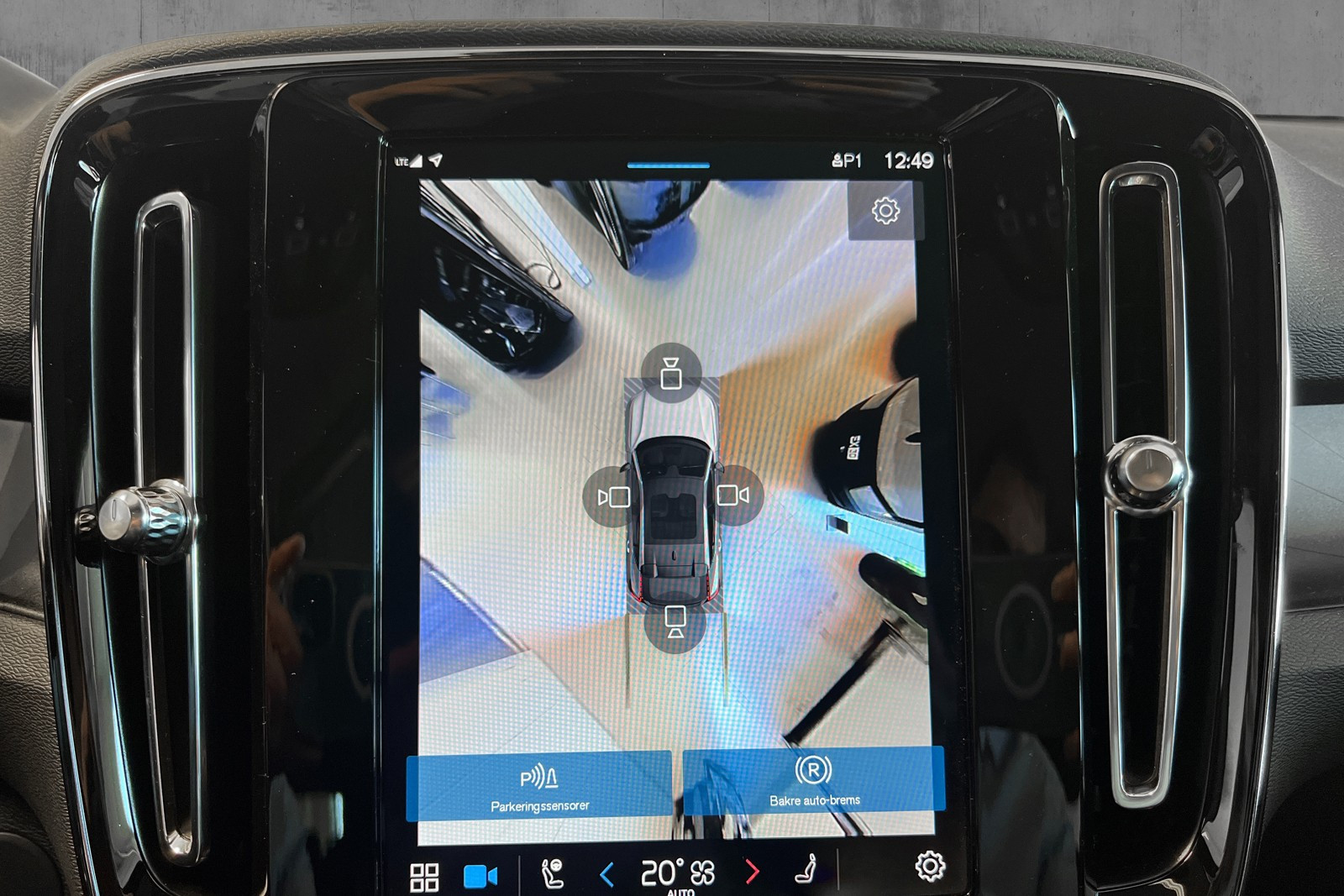 Parkeringskamera 360 som viser oversikt ved parkering