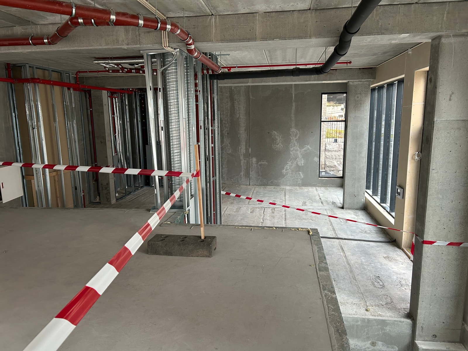 Oversikt over lokalet fra fasade til endevegg. Galleribilde