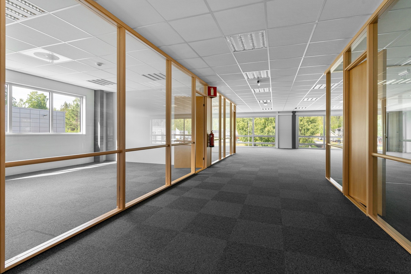 Kontordelen består av romslige kontorceller, åpent kontorlandskap og møterom. Galleribilde