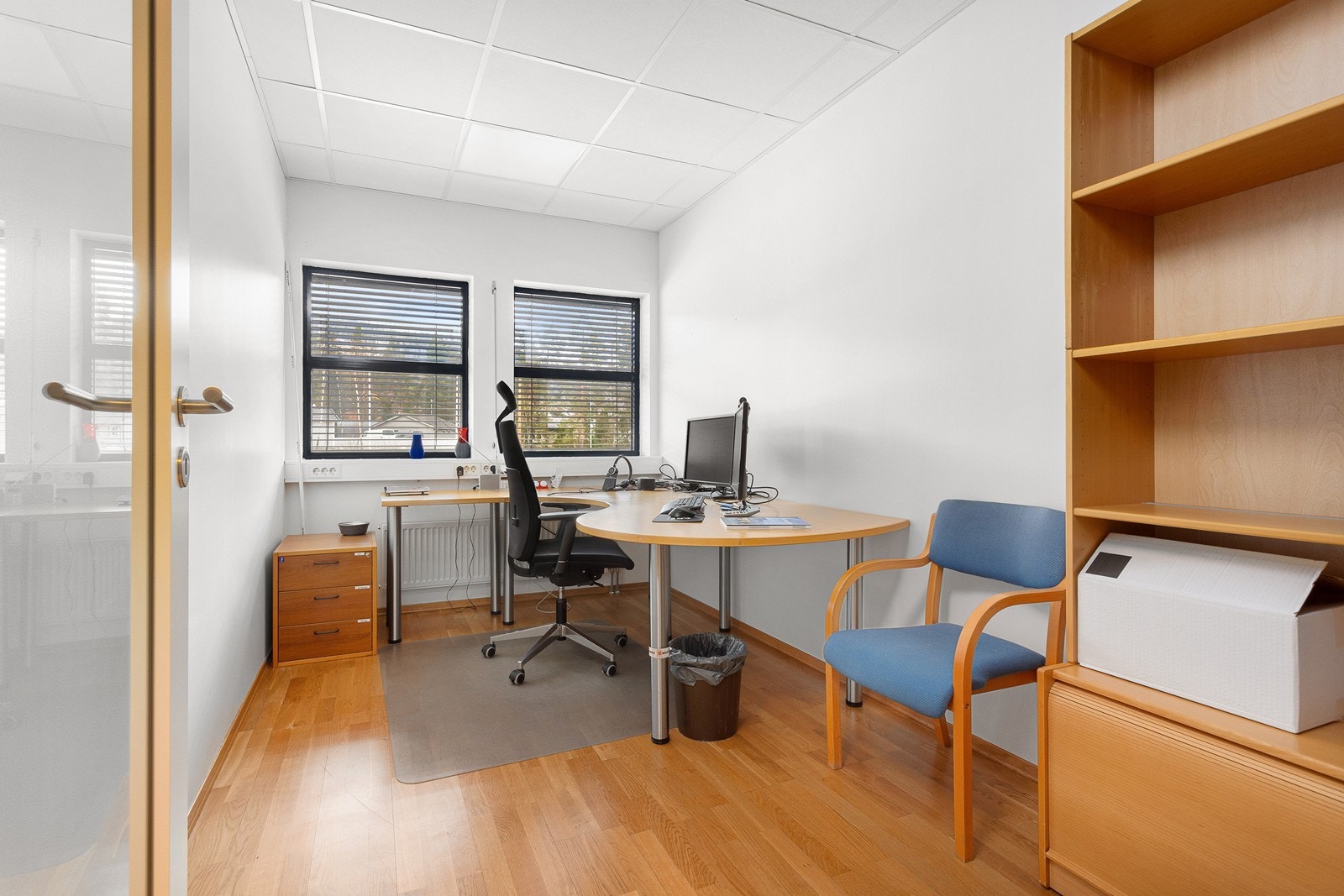 Romslig kontor for godt arbeidsmiljø Galleribilde