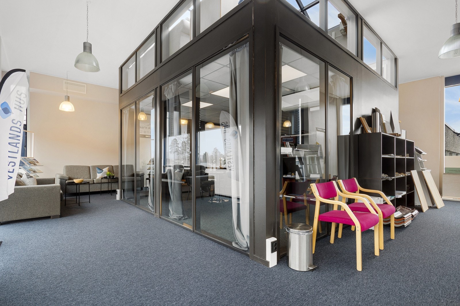 Hyggelig venteområde som også kan egne seg godt for utstilling av produkter Galleribilde