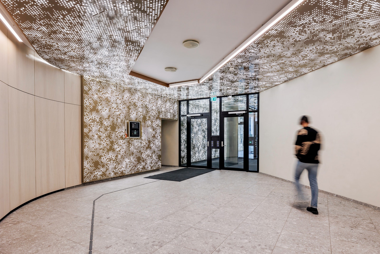 Lyst og innbyende inngangsparti Galleribilde