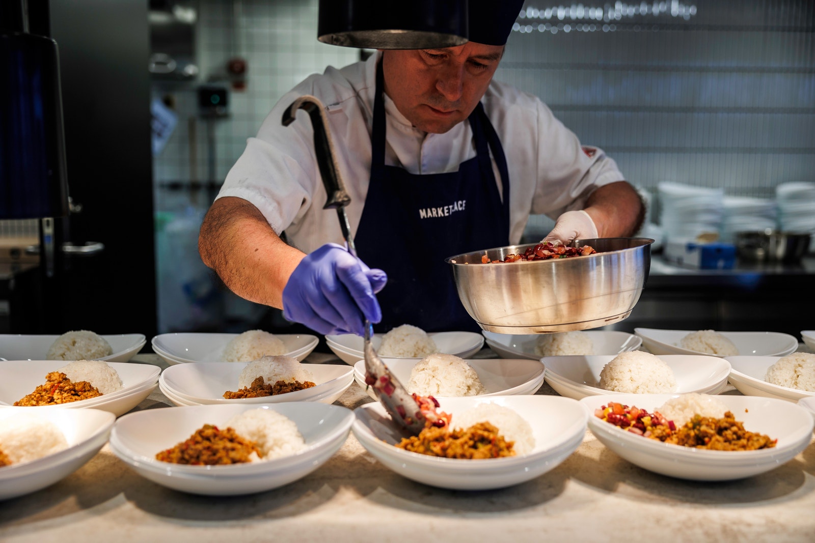 I personalrestauranten tilberedes maten med lidenskap til faget Galleribilde