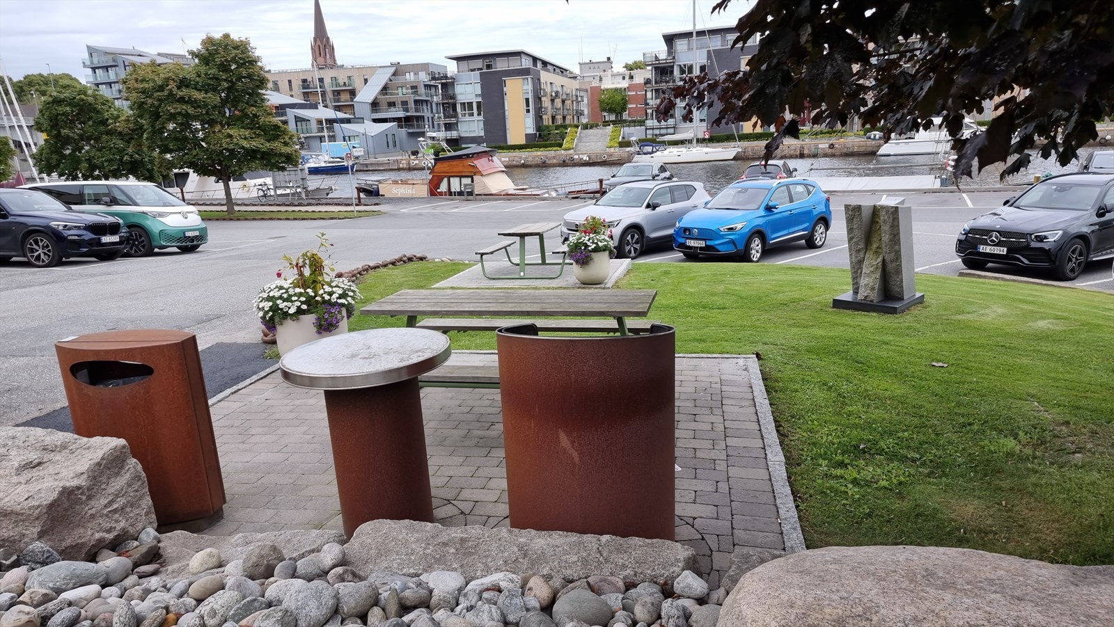Fine uteområder - her ser du fra grillplassen som er etablert Galleribilde
