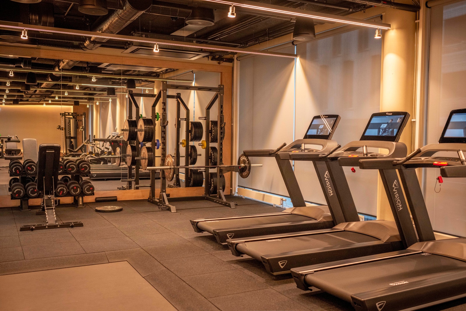 Alle ansatte har tilgang til et meget attraktivt treningsrom i 2. etasje Galleribilde