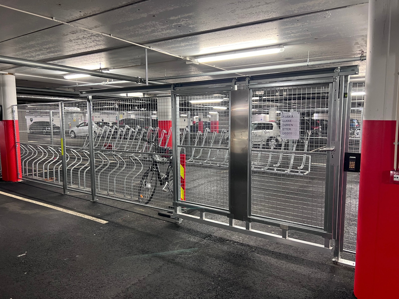 Sykkelparkering med adgangskontroll Galleribilde