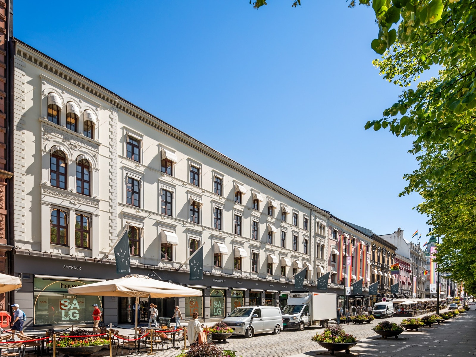 Kjent eksklusiv fasade, beste del av Karl Johan Galleribilde