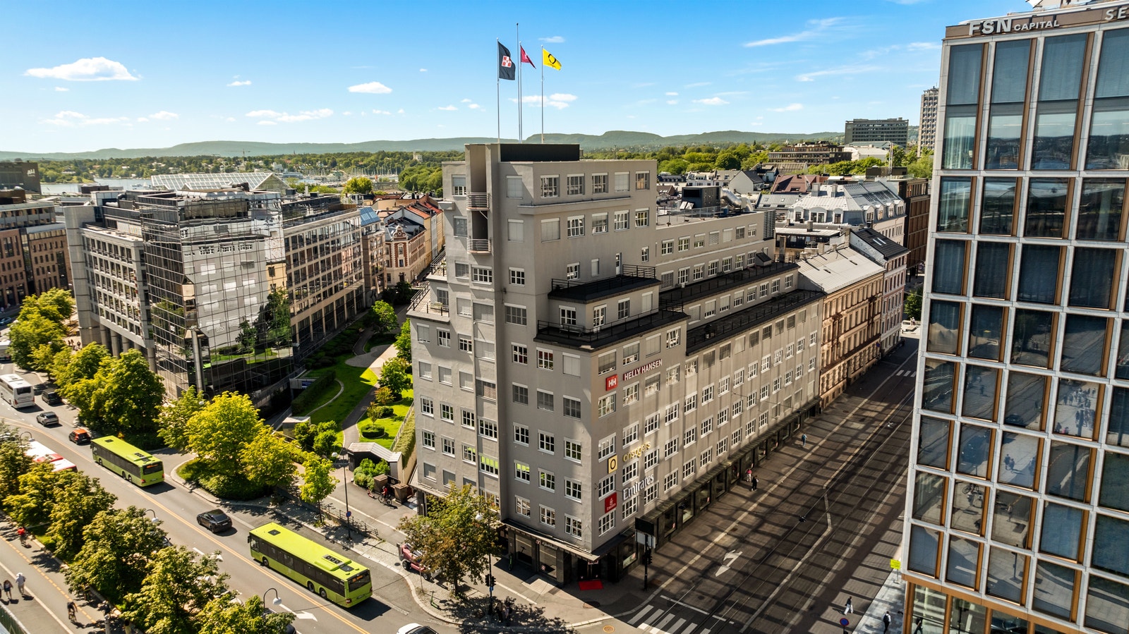 Flott beliggenhet og utsikt, rett ved siden av Via og overfor Nasjonalmuseet og Aker Brygge Galleribilde