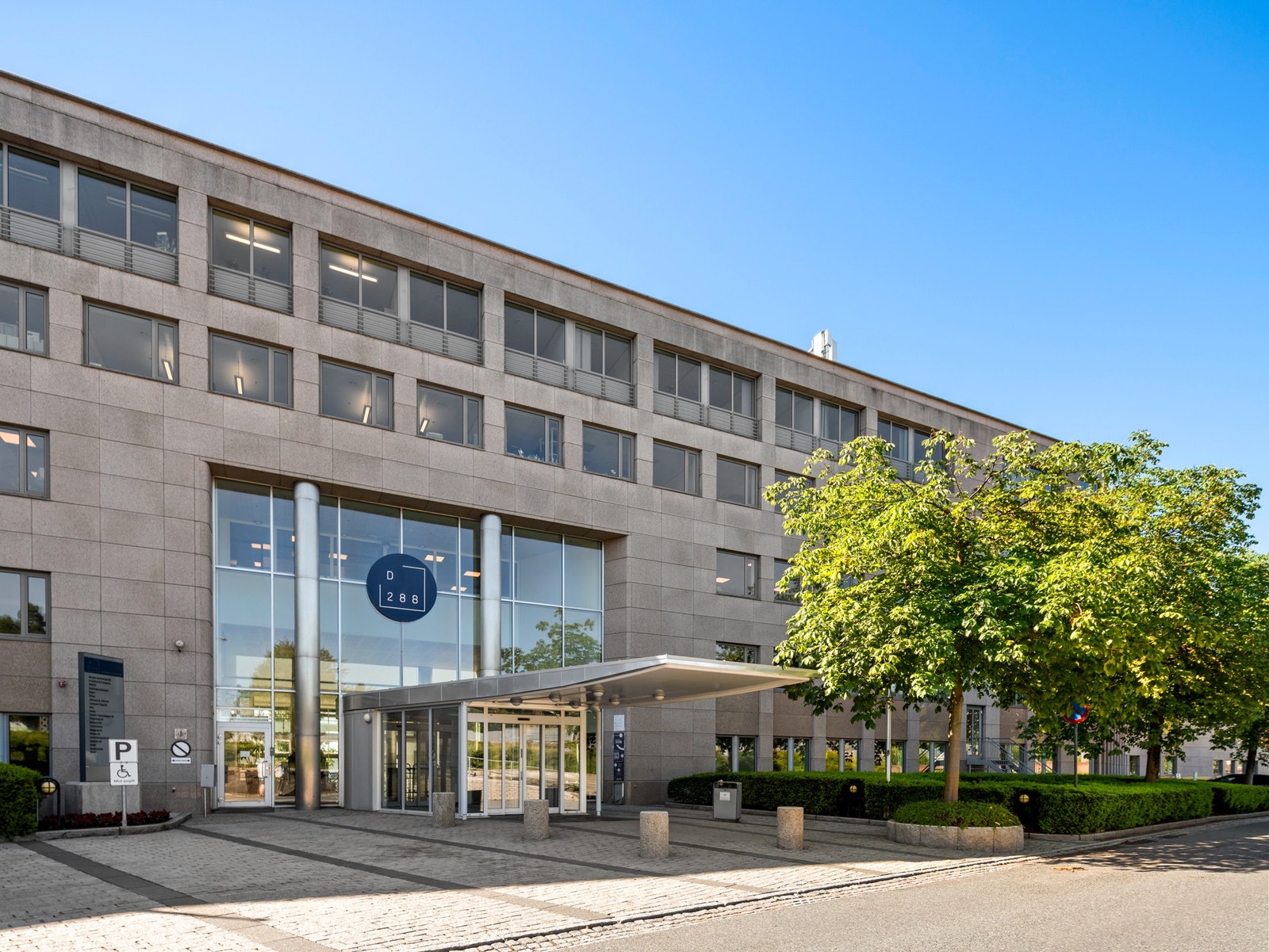 Flott og respresentabelt inngangsparti Galleribilde