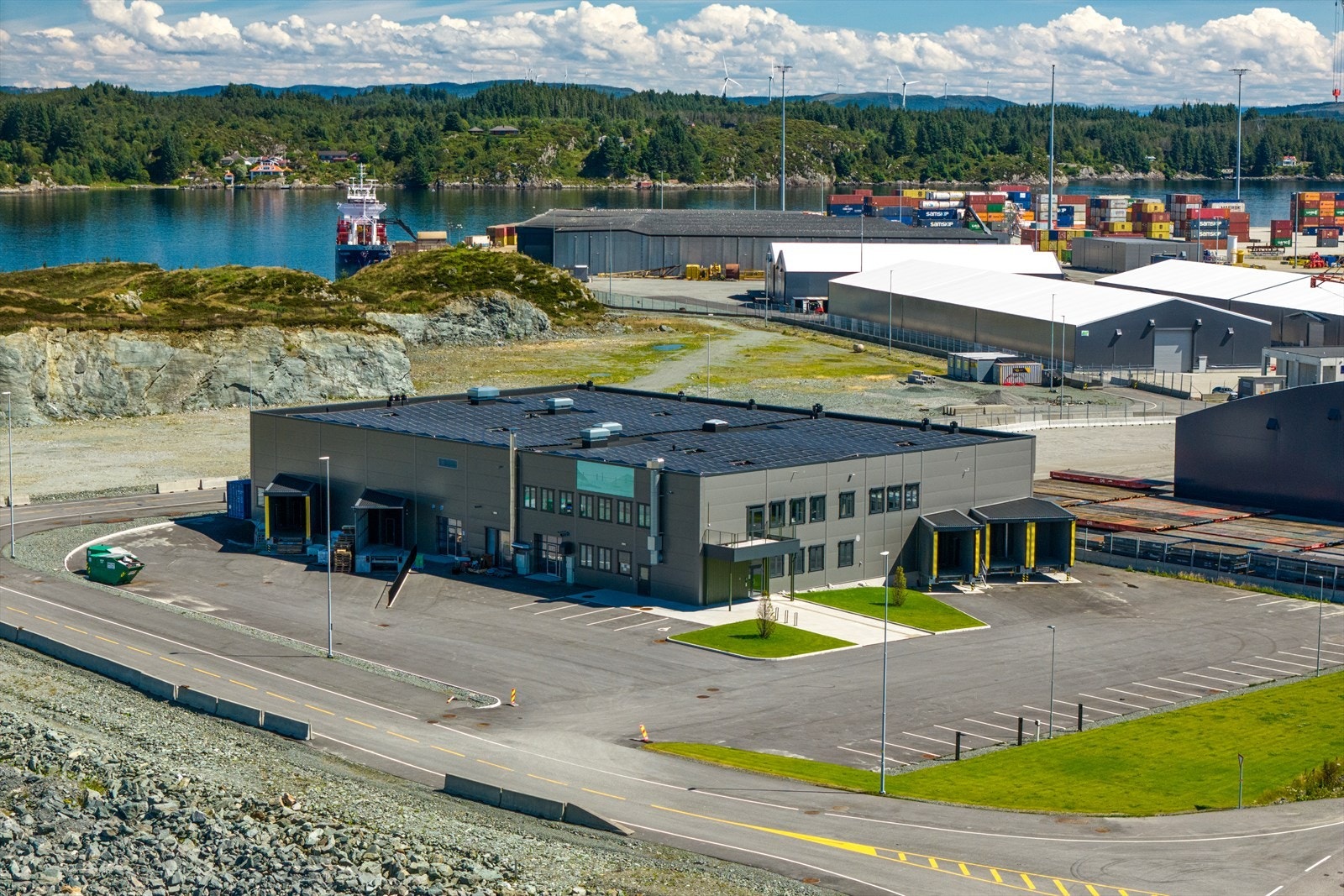 Kombinasjonsbygg/Næringsmiddelbygg beliggende i Husøy Fiskerihavn Galleribilde