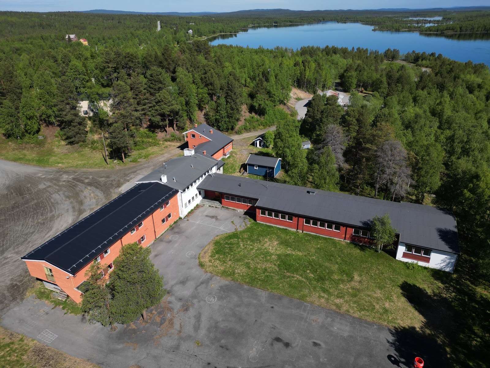 Her er det kort vei til Pasvikelven og store naturområder! Galleribilde