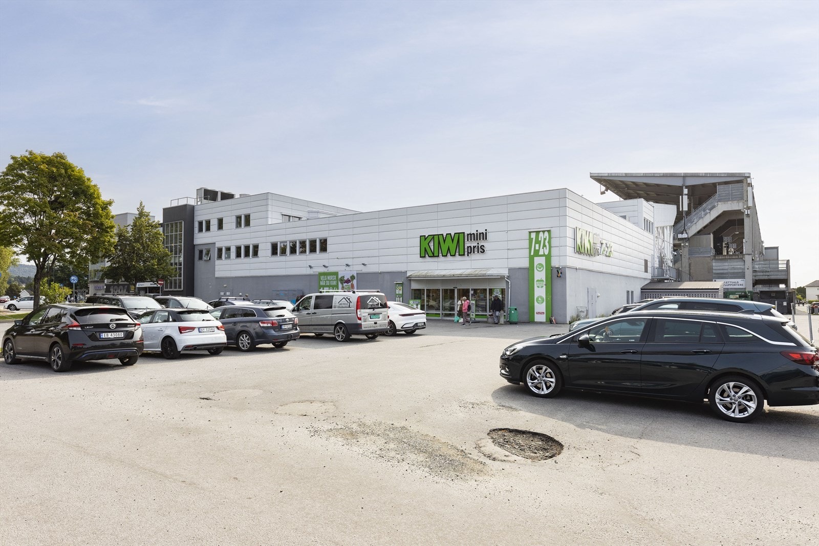 Her selges 3 seksjoner med kontorlokalene på Skagerak Arena (Odd Stadion). Galleribilde