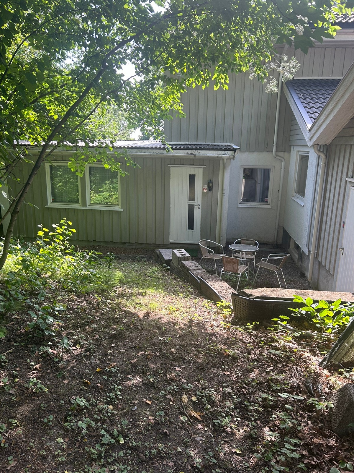 Mot inngang og sittegruppe Galleribilde