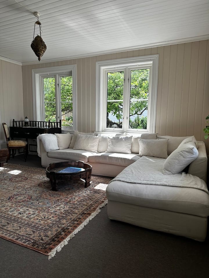 Stue med vinkelsofa Galleribilde