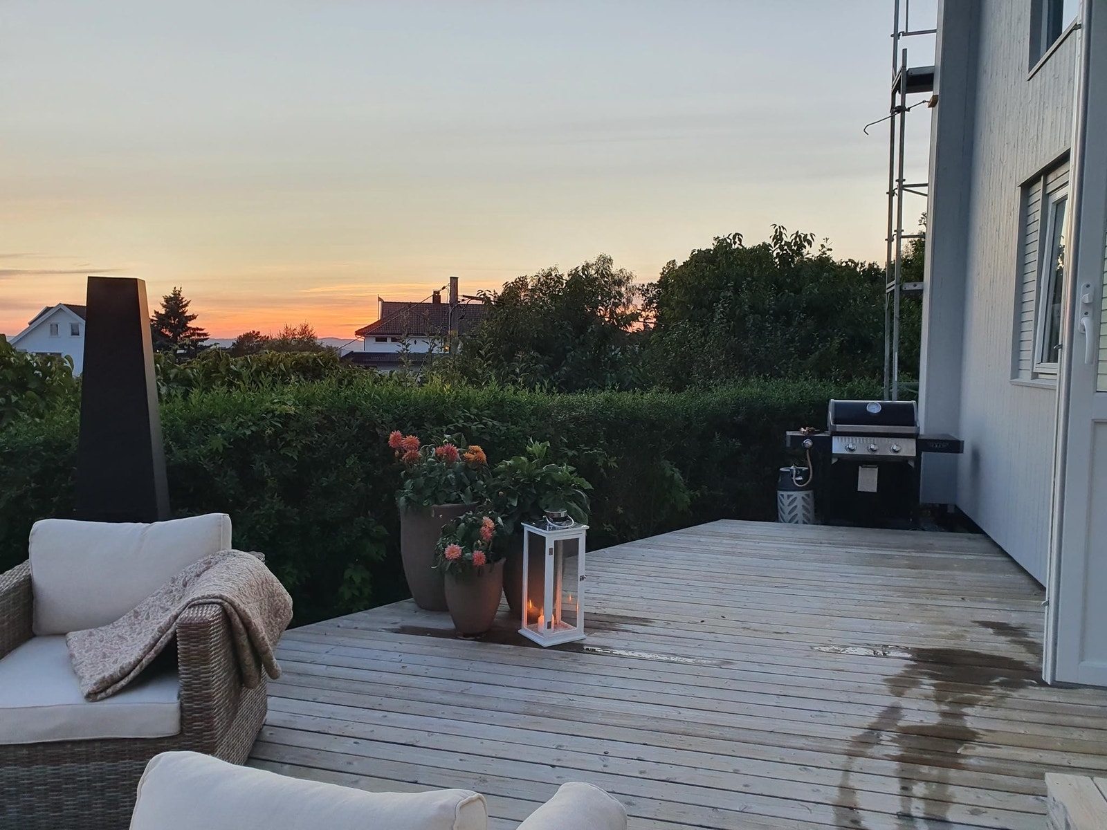 Nyt deilige sommer kvelder på en stor fin terrasse Galleribilde