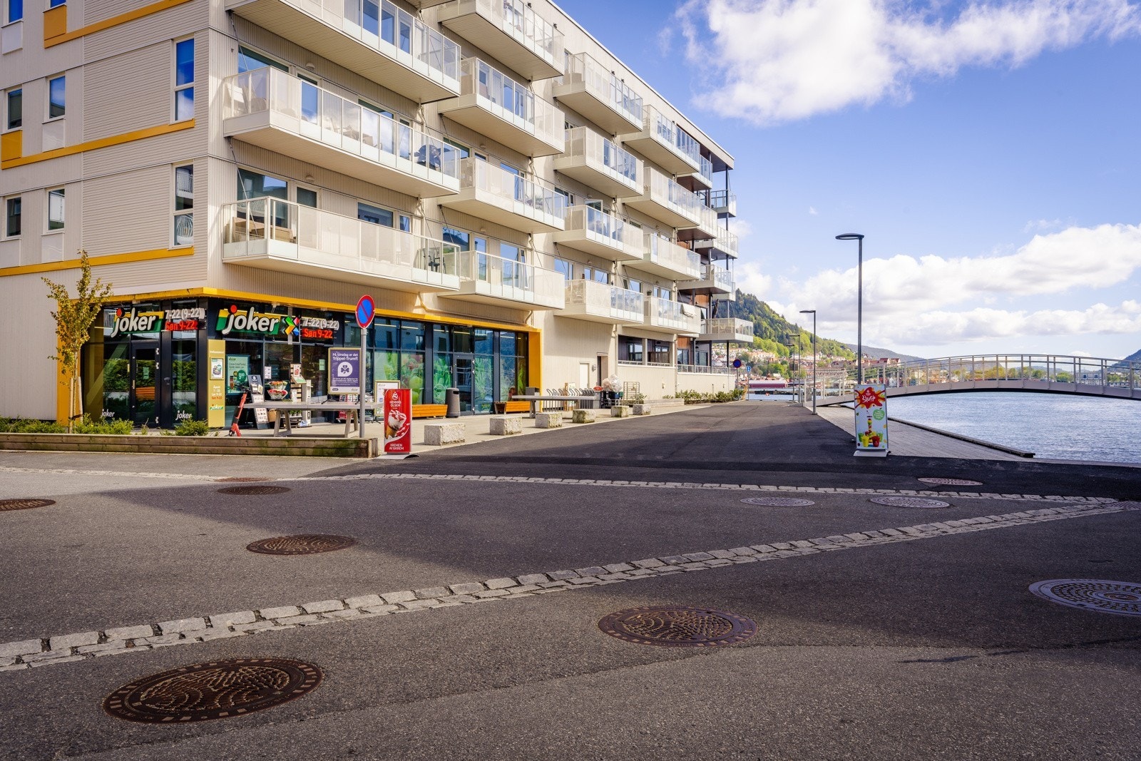 Jokerbutikk like i nærheten, c 3 minutts gange Galleribilde