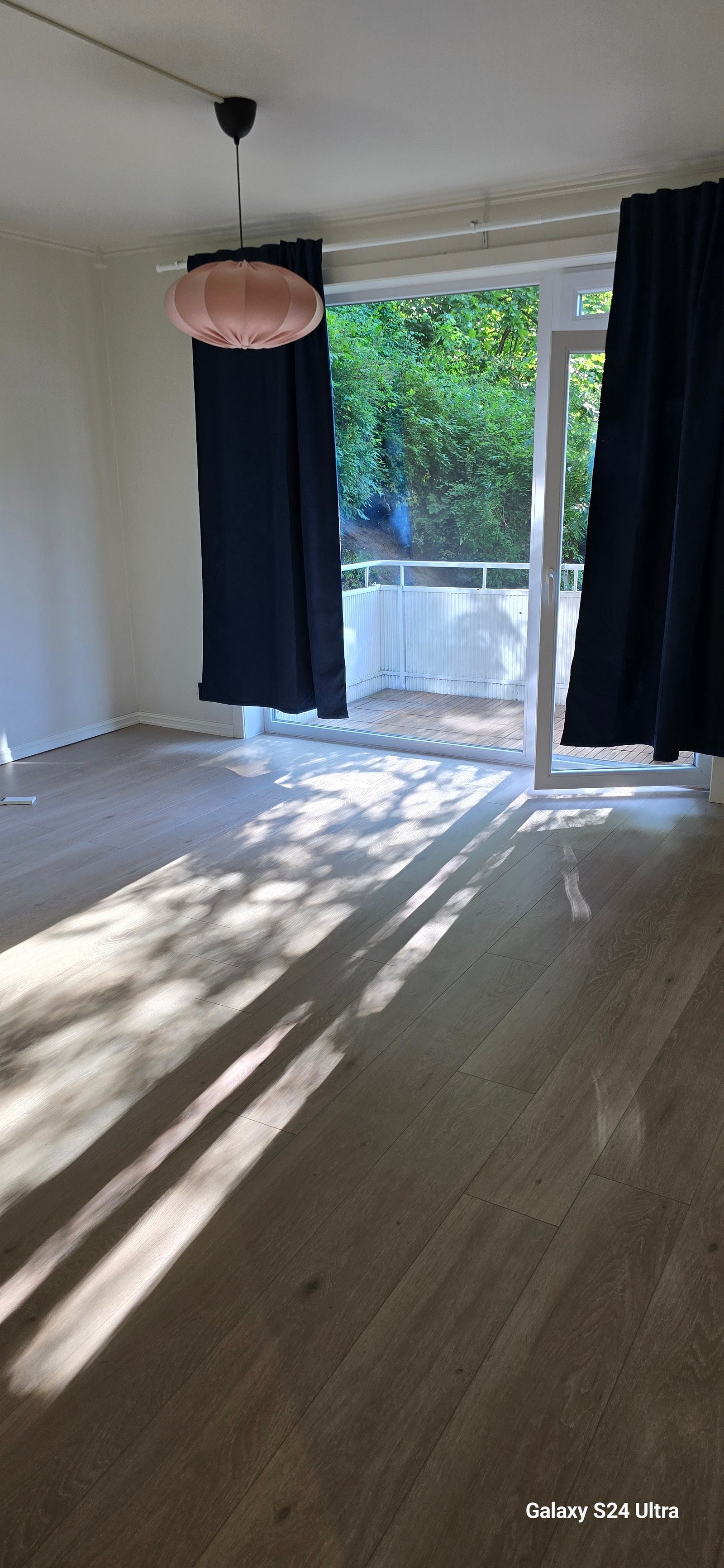 Stua med tilgang på balkong Galleribilde