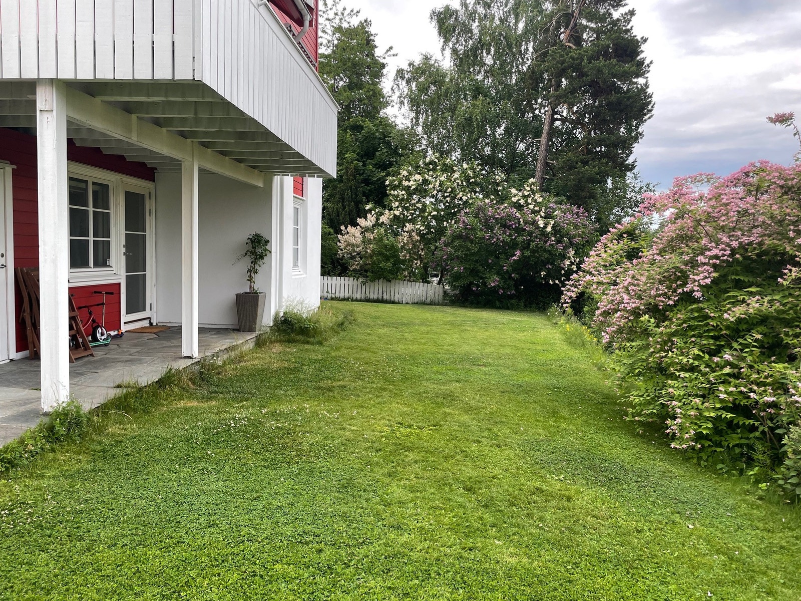 Hage utenfor leiligheten Galleribilde