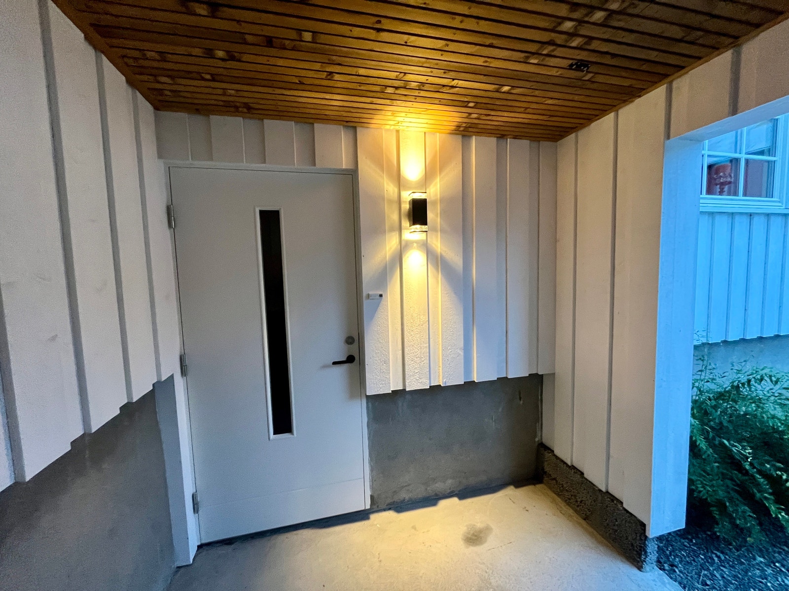 Eget inngangsparti med takoverbygg/vindfang Galleribilde