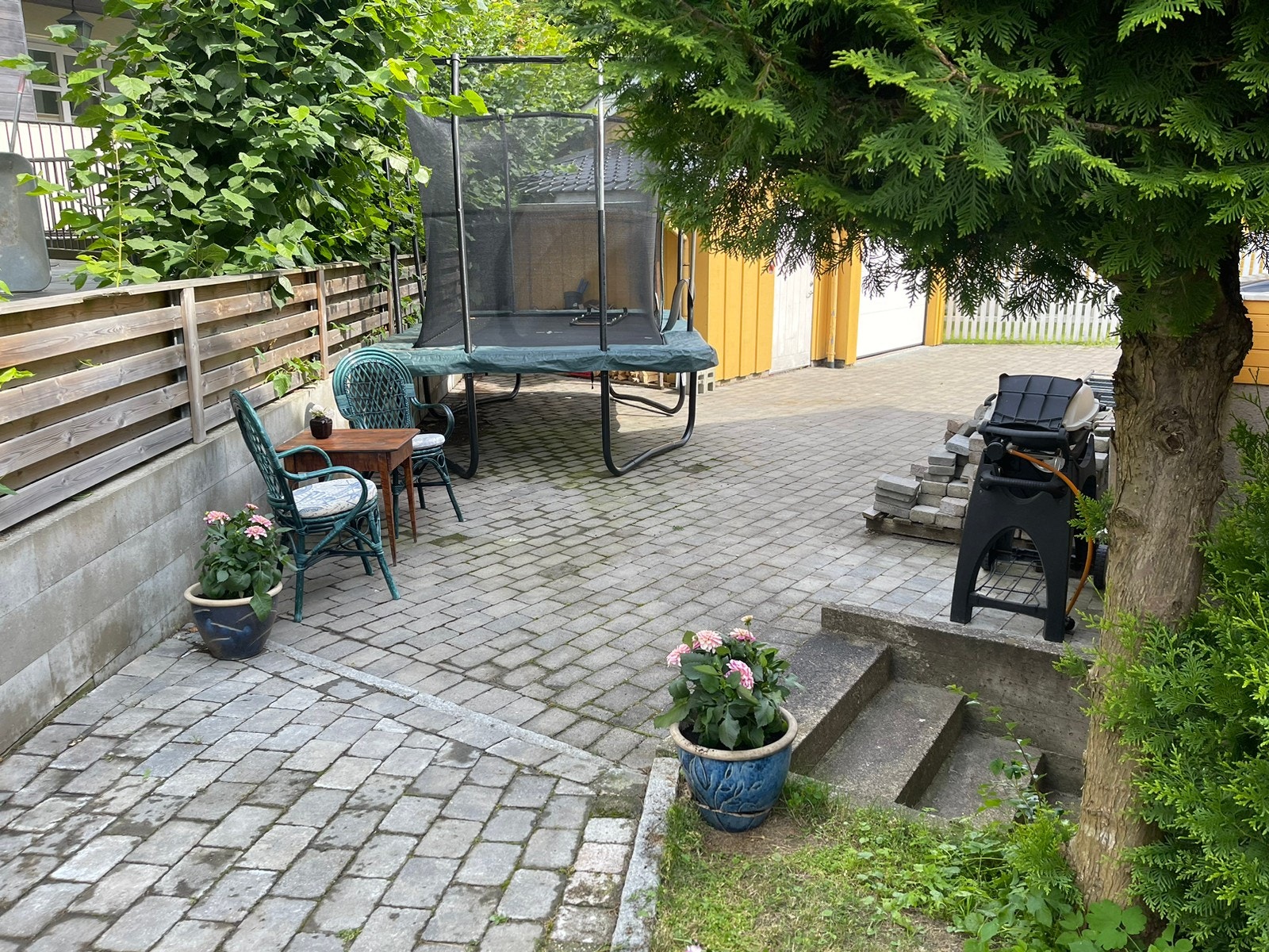 Uteplass som kan gjøres litt med. Galleribilde