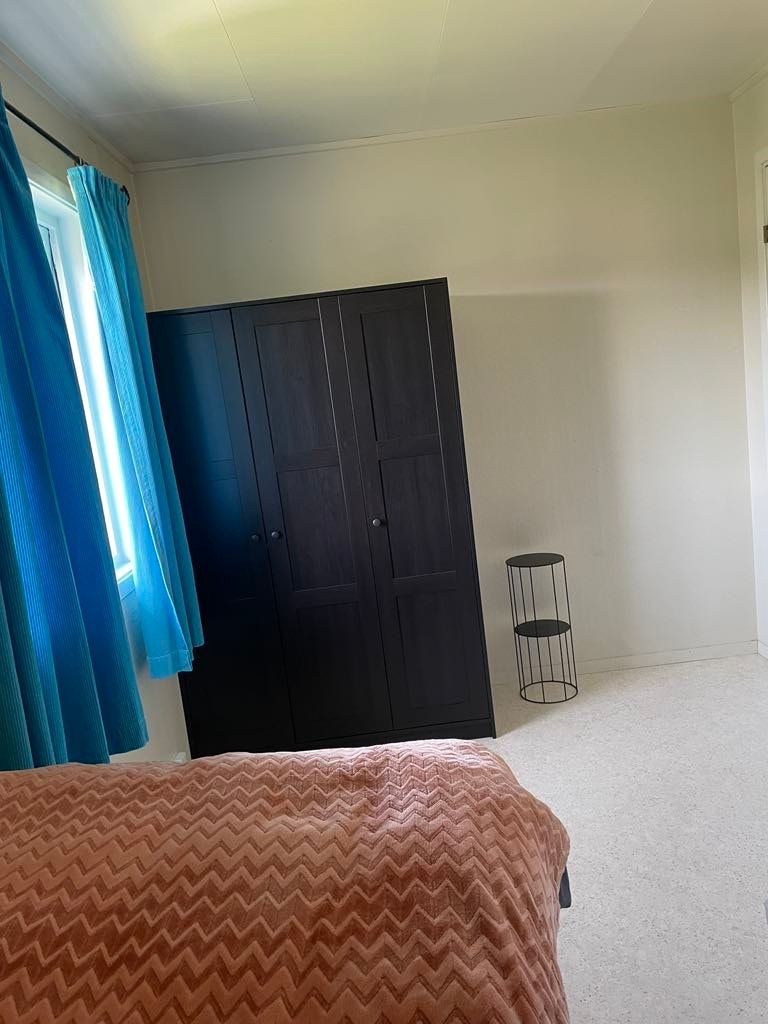 Soverom 2 har god plass til garderobe. Galleribilde