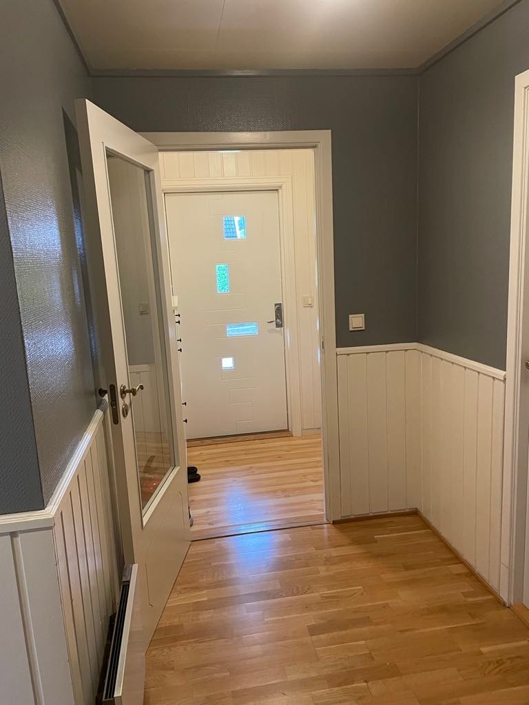 Det første som møter deg når du kommer på innsiden av døra er en koselig entre. Galleribilde