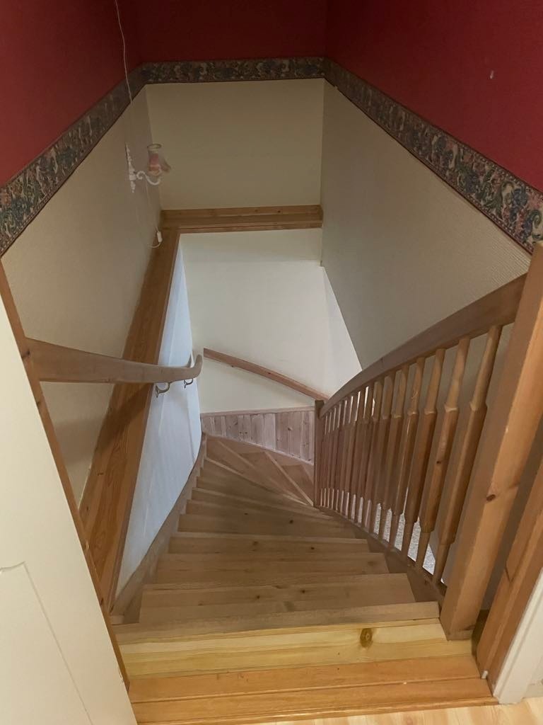 Trapp ned til kjellerstua. Galleribilde