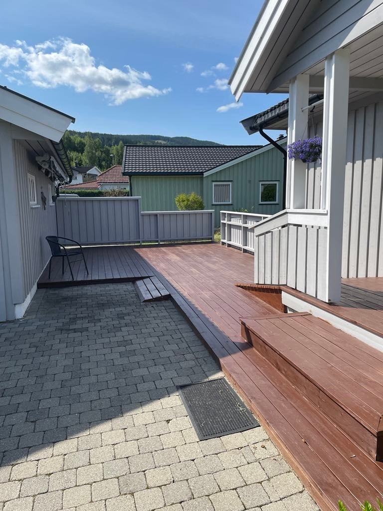 Det første som møter deg er denne fantastiske terrassen med fabelaktige solforhold! Galleribilde